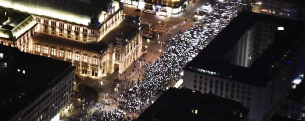 Manifestație în Viena cu lumânări aprinse pentru victimele Covid și pentru medici care s-au sacrificat. Recunoașteți imaginea?
