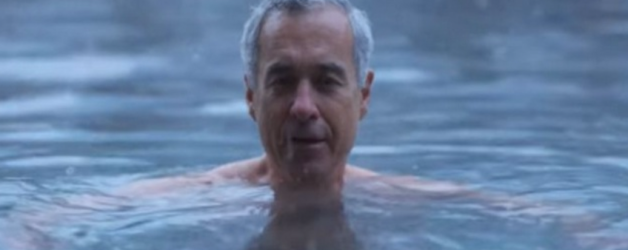 Premierul AUR făcând baie ca dacii, “la -6 grade”, dar în Austria și într-o apă care a uitat să înghețe