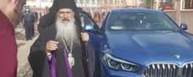 ÎPS Teodosie a trădat ortodoxia: și-a facut cruce într-un BMW de la catolici!