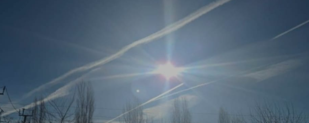 Nu trebuie să ne speriem de aceste dâre care apar pe cer. Nu sunt periculoase. Sunt doar vapori de agheasmă scăpați din cisterna lui Teodosie