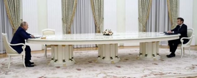 Putin are o masă atât de mare încât, dacă ar trăi la Cluj, i-ar trebui 5-6 garsoniere doar pentru ea