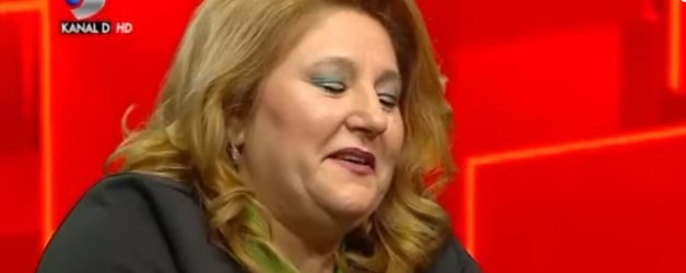 Diana Șoșoacă a fost cândva balerină în „Lacul lebedelor”, fiind distribuită cel mai probabil în rolul balerinei care urlă la lebede să plece de pe lac