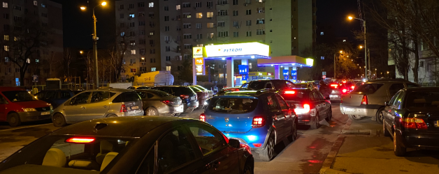 Dacă făceau benzina 8 lei, urlau toți. Așa că i-au speriat că va fi 11 lei, iar acum toți sunt fericiți că e doar 8 lei!