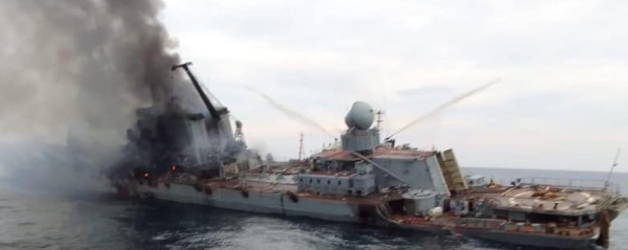 Crucișătorul Moskva pregătindu-se să plece într-o operațiune specială de menținere a păcii pe fundul Mării Negre