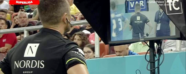 Arbitrul meciului FCSB – FCU Craiova a verificat pe ecranul VAR dacă l-a luat bine frizerul la spate