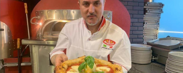 Un român vinde pizza cu foiță de aur la Veneția. Italienii sunt scandalizați de prețuri: o pizza cu aur la Veneția costă cât hamsiile goale la Mamaia!
