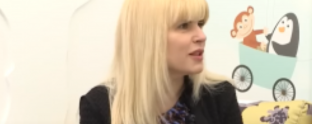 Elena Udrea arată muuult mai bine în închisoare decât în libertate, ceea ce înseamnă că s-a găsit în sfârșit o soluție pentru politicienii care își pierd forma din cauză că se consumă atât de mult pentru noi