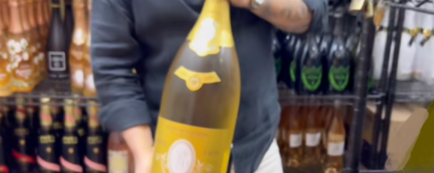 50.000 de euro sticla de șampanie în club de 1 Mai. Dacă iei două sticle, primești un kilogram de cireșe bonus