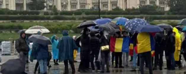 Doar 20 de suveraniști la „protestul de amploare”. Restul au stat în casele de 35.000 de euro, că ploua