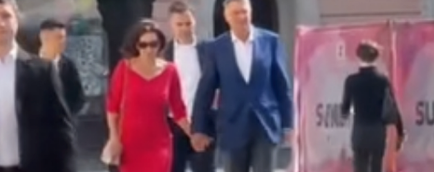 Iohannis s-a dus cu 4 SPP-iști la biserică, nu cumva să îl răpească extratereștrii și să afle de la el cum să nu faci absolut nimic timp de 10 ani