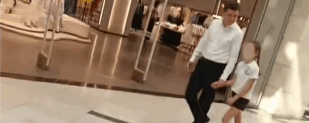 Imagini îngrijorătoare cu Nicușor Dan la plimbare prin mall: fiindcă nu era însoțit de SPP-istul Ionuț, nu l-a observat nicio admiratoare
