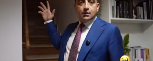 Simion are scară interioară în apartament, dar cică duce pe terasa blocului. Așa sunt apartamentele de 35.000 de euro, vin cu opțiunea asta