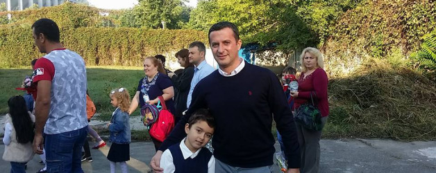 Emotii si bucurii pentru Codrut Keghes – Dezbracatu’. Stefanut este in clasa 0. Succes la scoala!